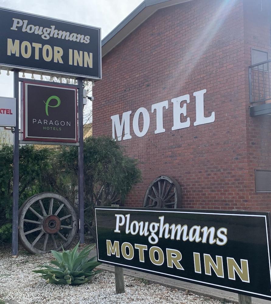 Ploughmans Motor Inn Horsham Exterior photo